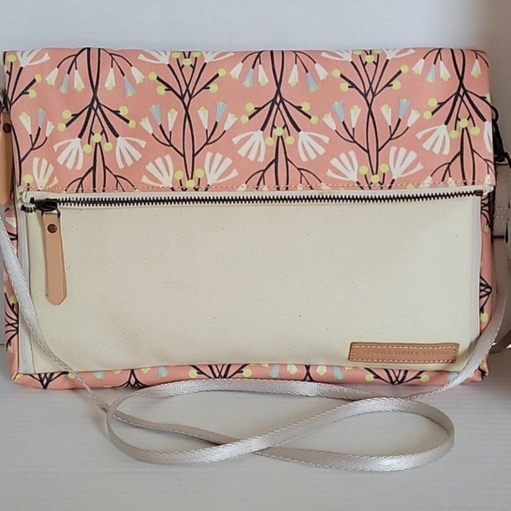 Petunia Pickle Bottom Diaper Bag Birch Blissful Brisbane Shoulder Crossbody Baby - Picture 2 of 16